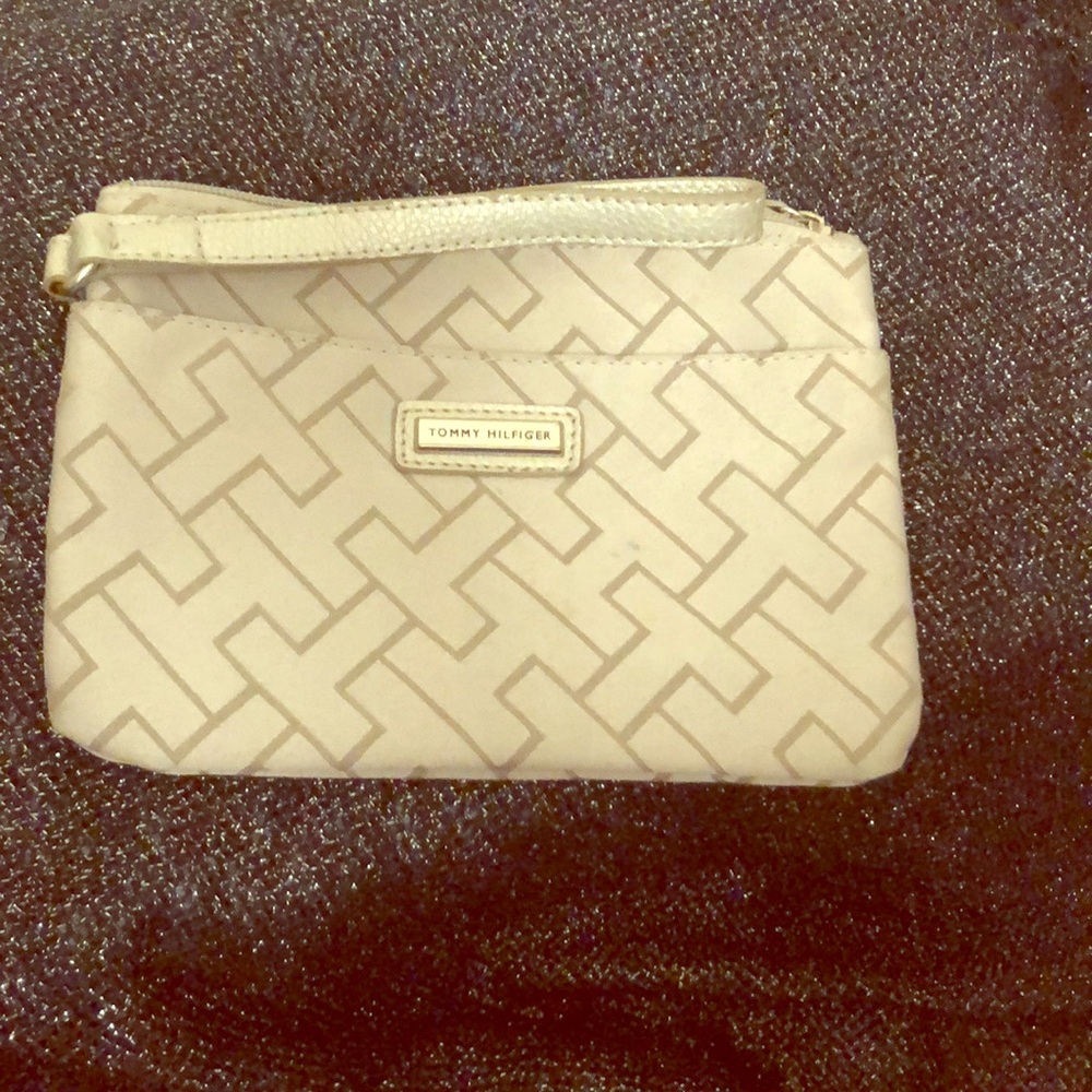 Tommy Hilfiger wristlet